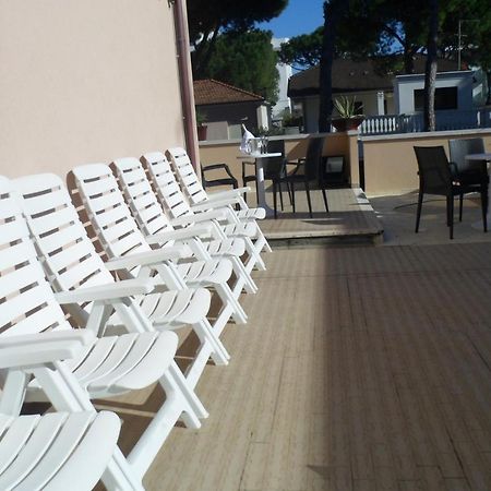 Hotel Clara Riccione Esterno foto