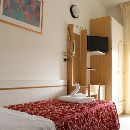 Hotel Clara Riccione Esterno foto