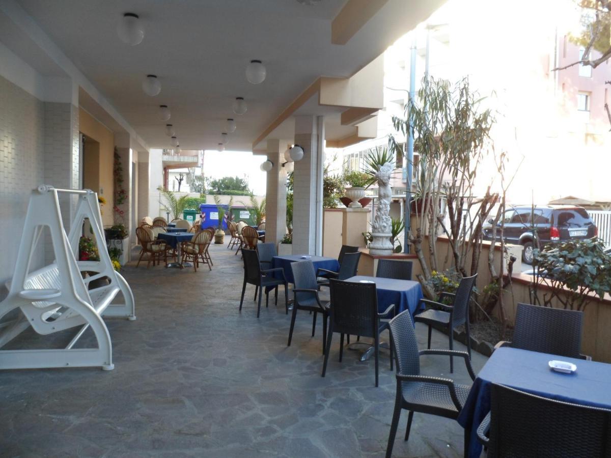Hotel Clara Riccione Esterno foto