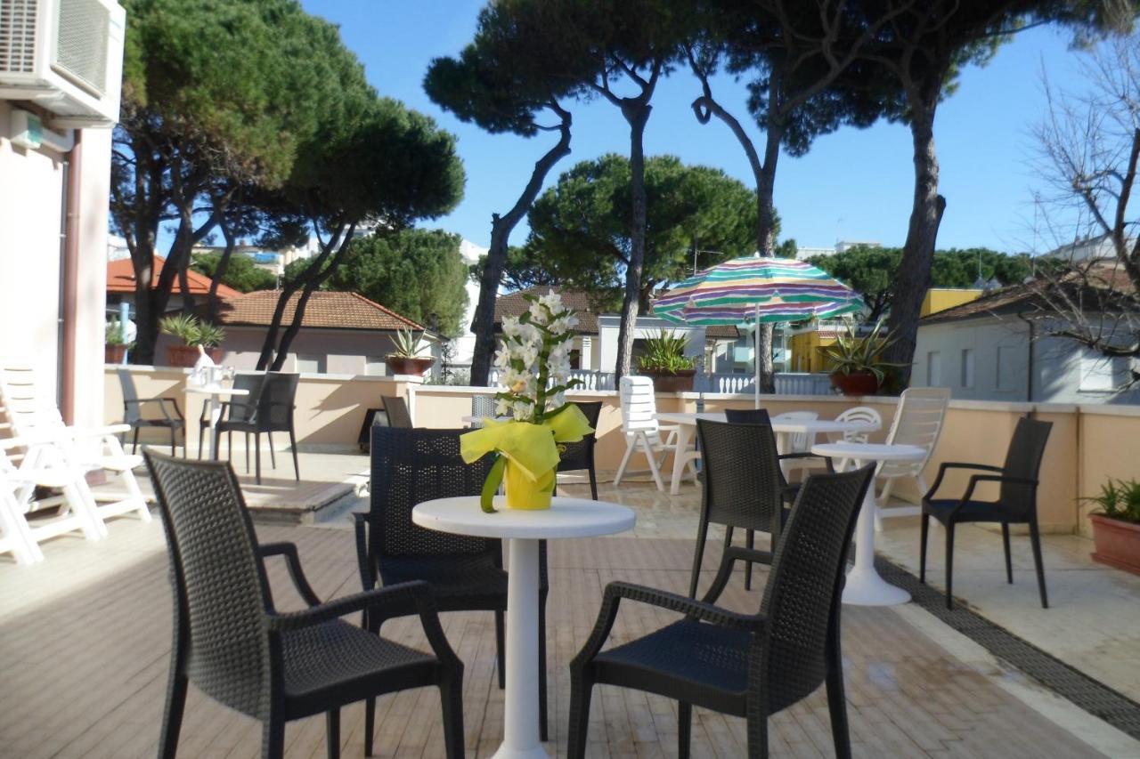 Hotel Clara Riccione Esterno foto