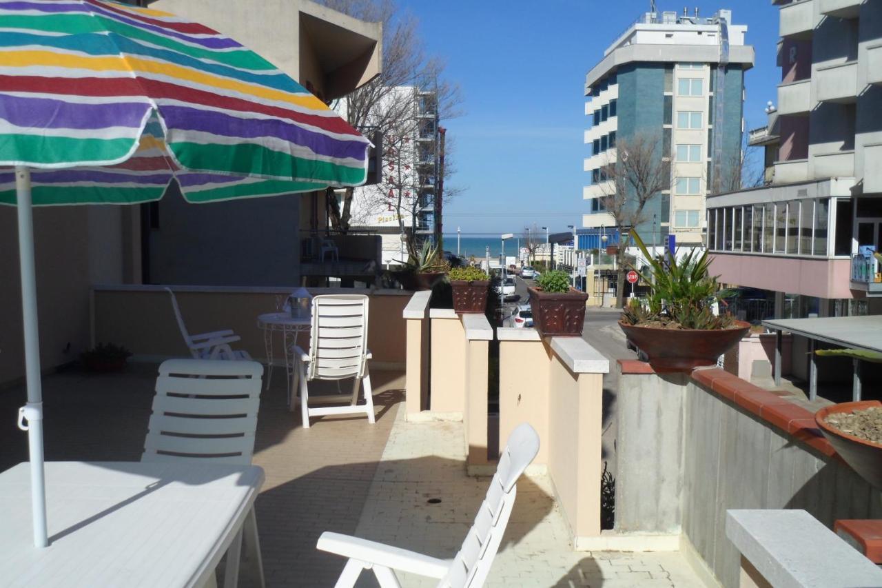 Hotel Clara Riccione Esterno foto