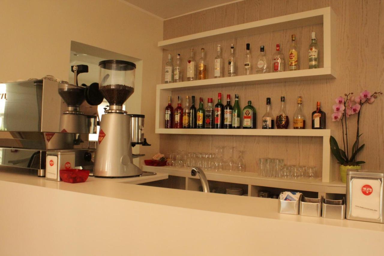 Hotel Clara Riccione Esterno foto