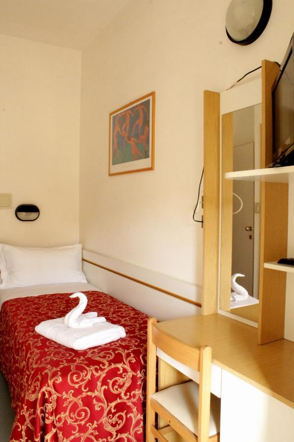 Hotel Clara Riccione Esterno foto