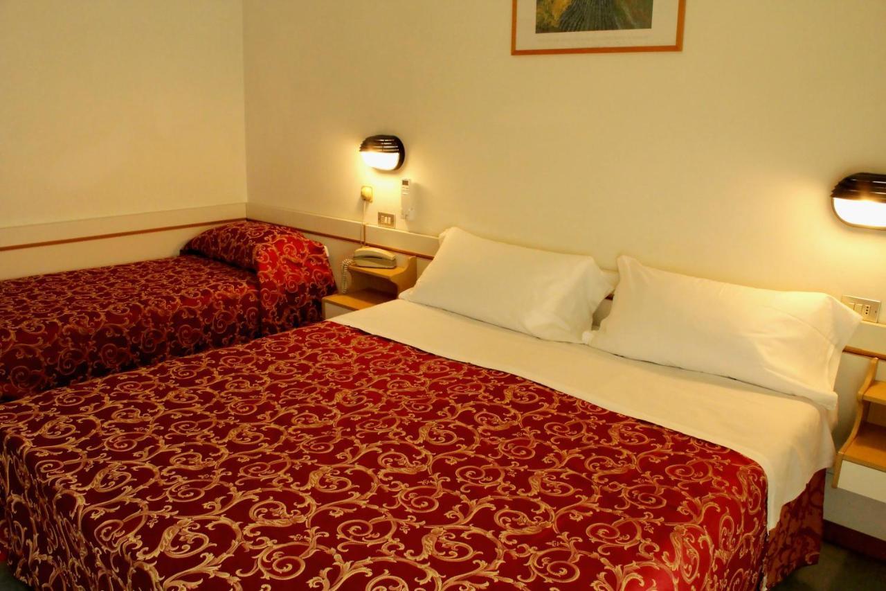 Hotel Clara Riccione Esterno foto