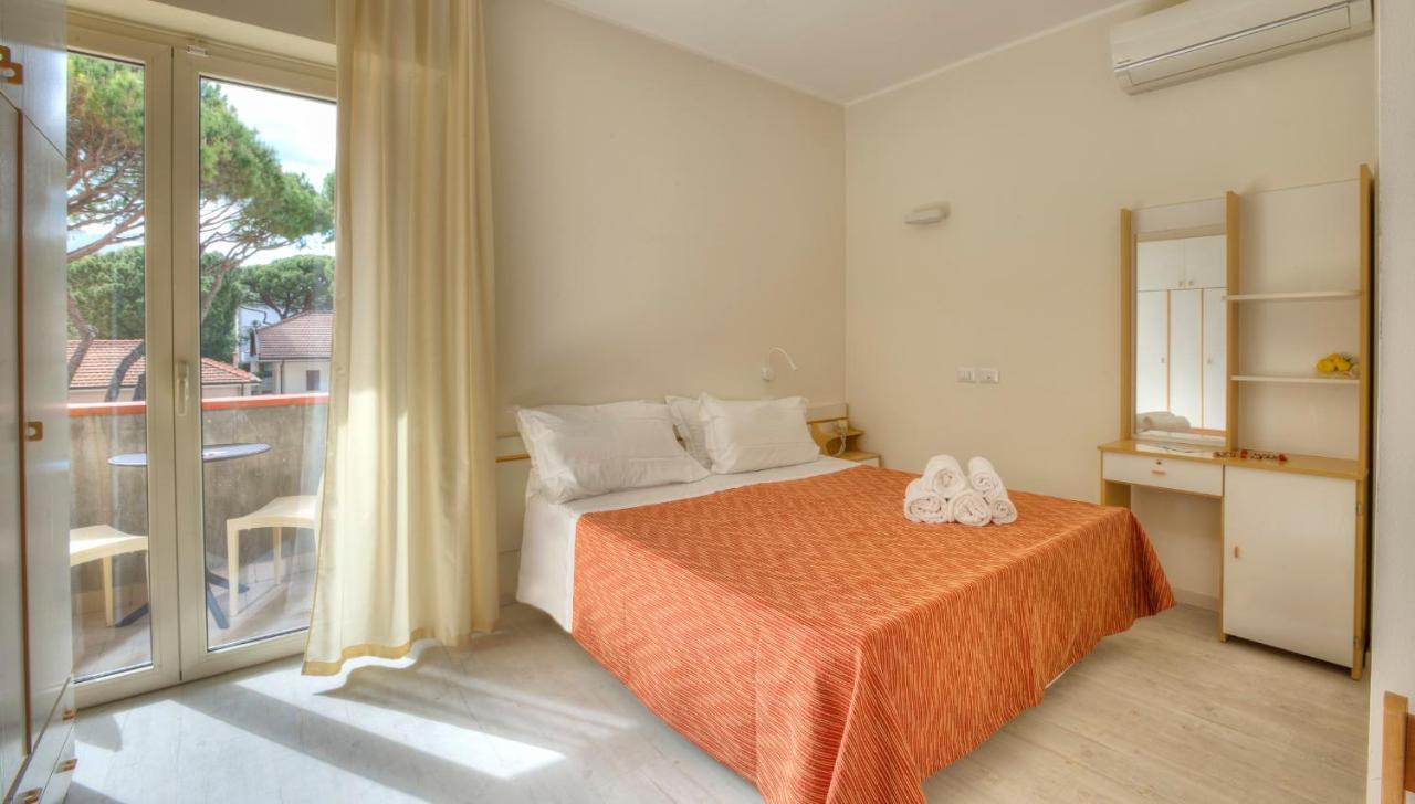 Hotel Clara Riccione Esterno foto