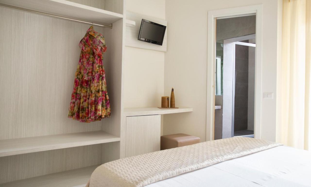 Hotel Clara Riccione Esterno foto