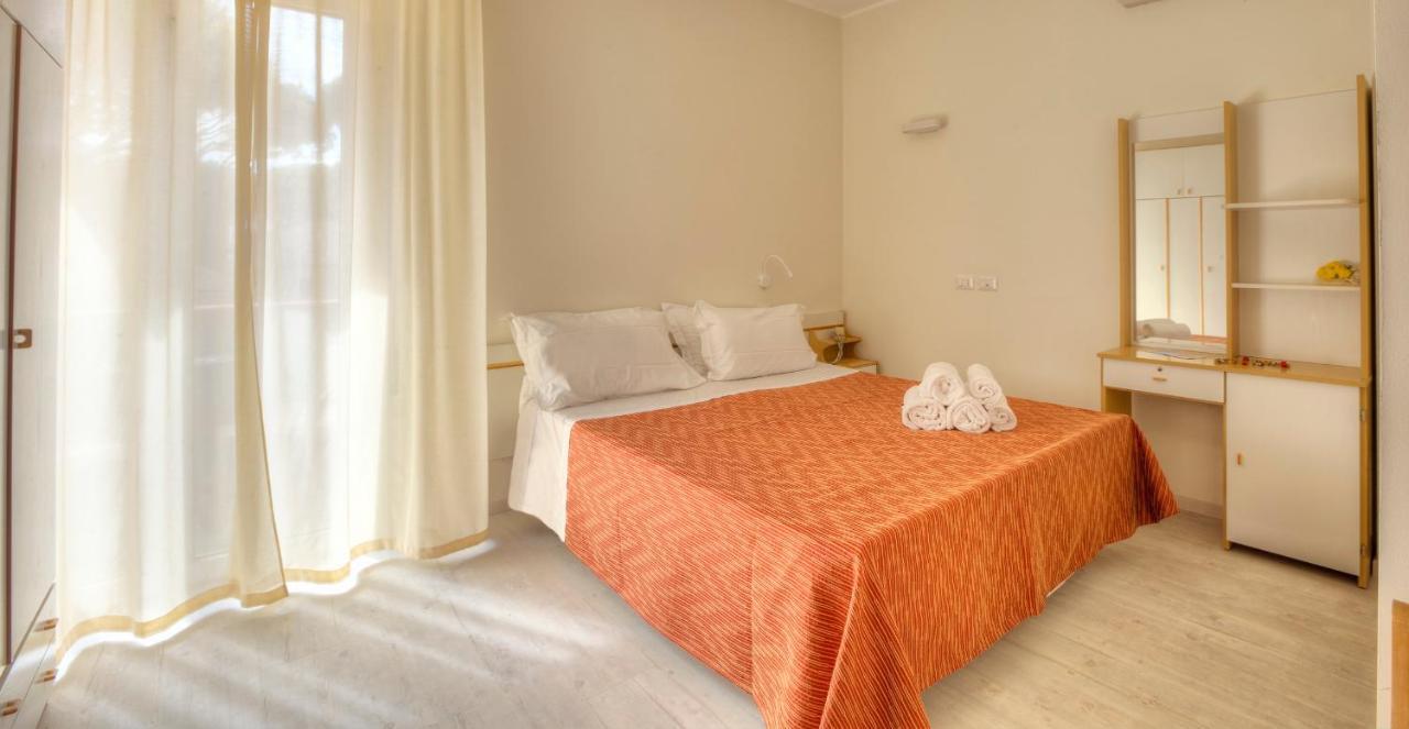 Hotel Clara Riccione Esterno foto