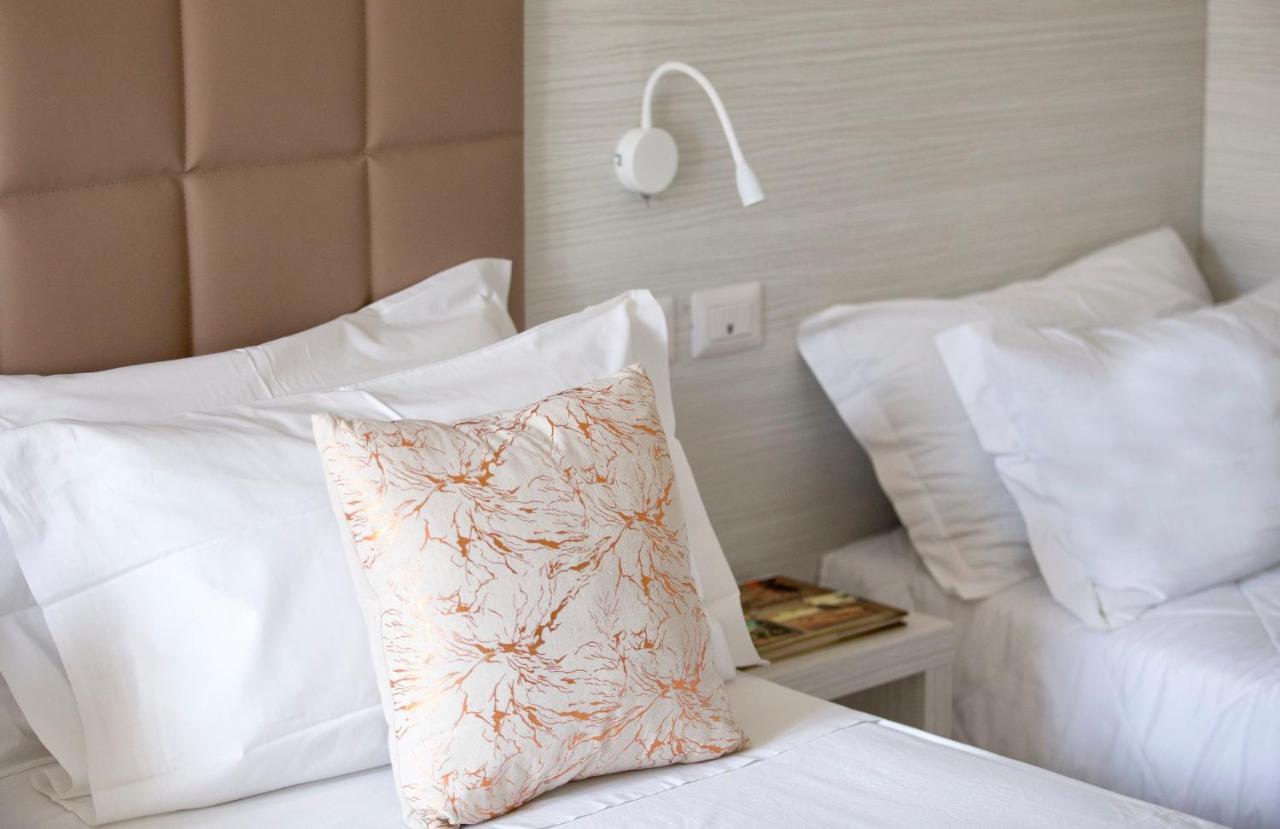 Hotel Clara Riccione Esterno foto