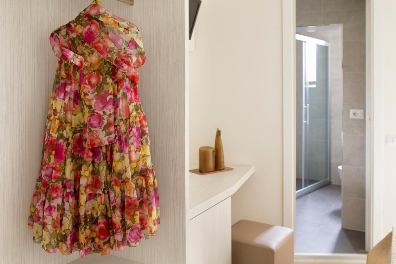 Hotel Clara Riccione Esterno foto