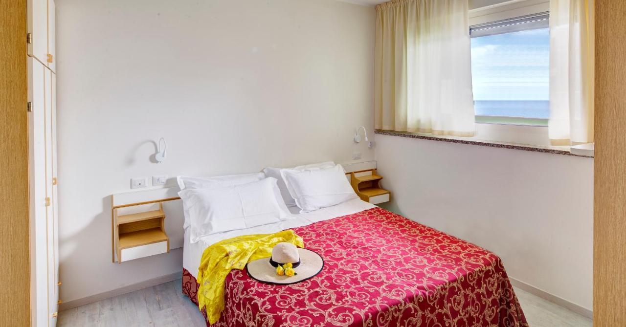 Hotel Clara Riccione Esterno foto