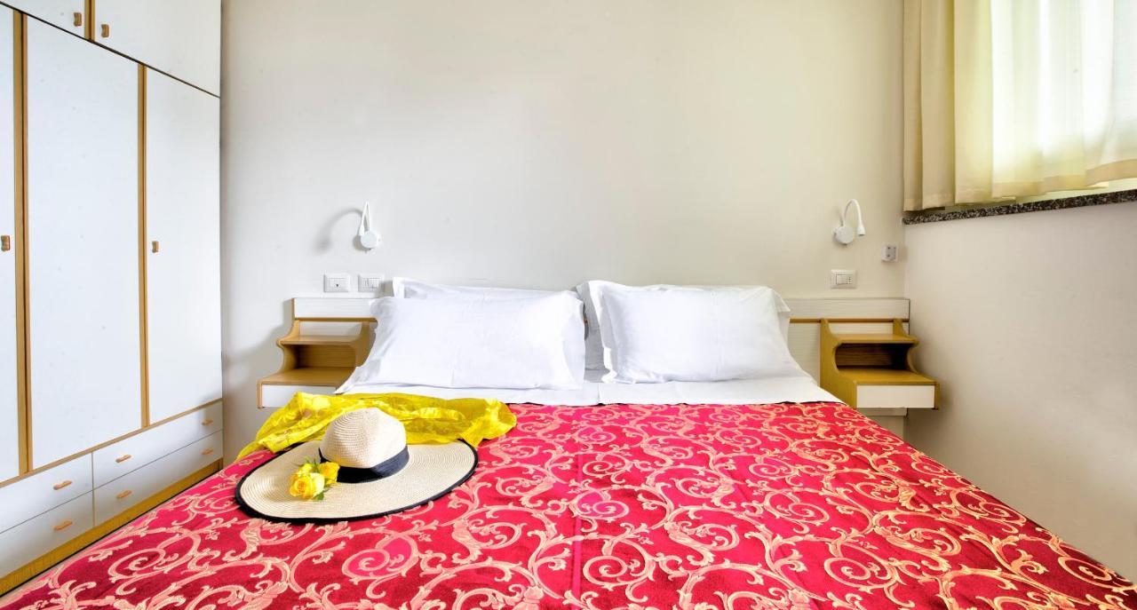 Hotel Clara Riccione Esterno foto