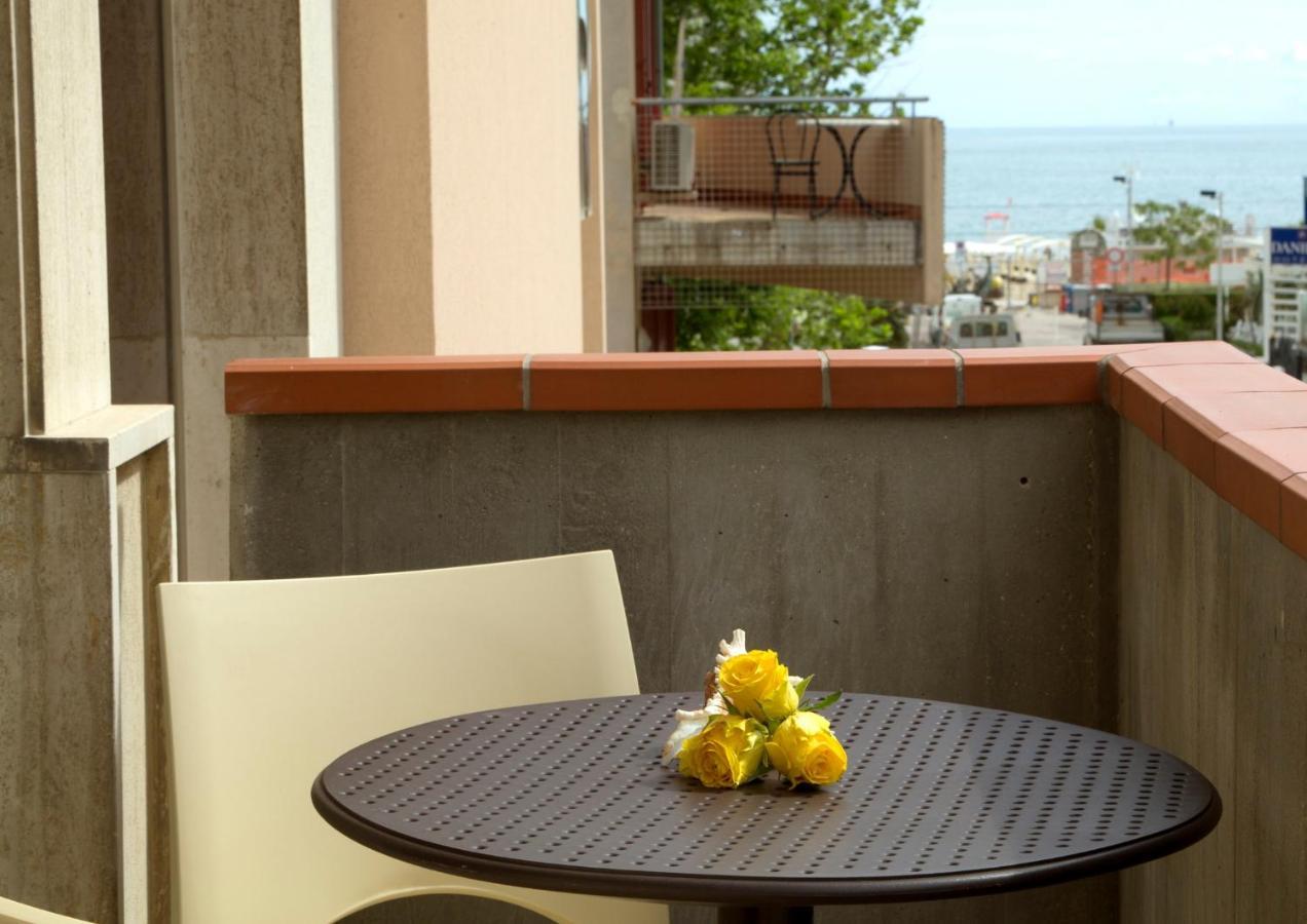 Hotel Clara Riccione Esterno foto