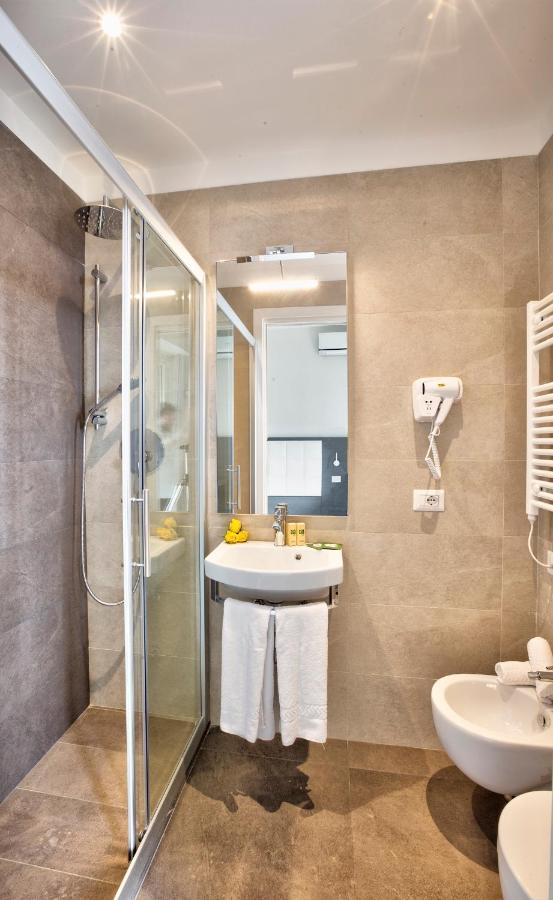 Hotel Clara Riccione Esterno foto